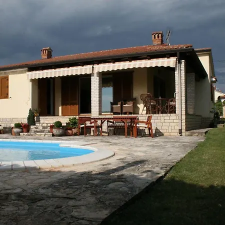 Family House On Private Property With Pool Ferienhaus Žbandaj