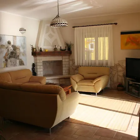 Family House On Private Property With Pool *
